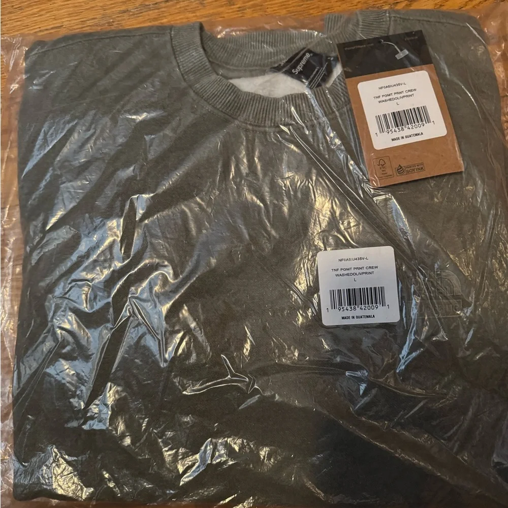 Supreme x The North Face Pigment Crewneck Olive Men's Sweater sz L - Picture 2 of 3